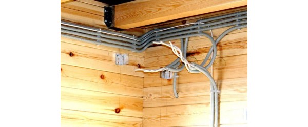 Какой кабель выбрать для электрической проводки в деревянном доме