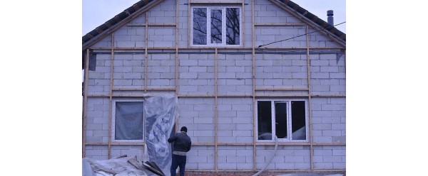 Чем утеплить дом из газобетона